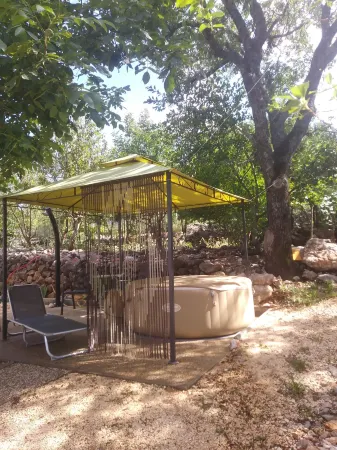 Holiday House Отели в г. Доњи Проложац