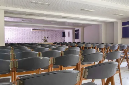 OYO New Anápolis Hotel, Imperatriz Отели в г. Императриз