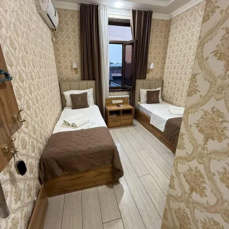 Barhat Hotel Отели рядом с достопримечательностью «Свято-Успенский Кафедральный Собор»