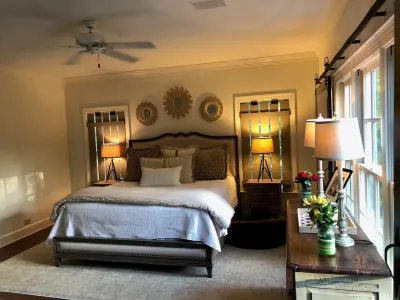 Great 5 Points House in the Heart of Athens.  Sleeps 14!