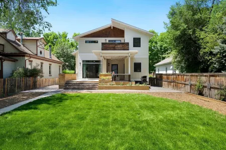 Old Town Oasis - Spacious Artisan Home in Old Town