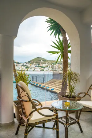 Adam & Eve Suites Отели рядом с достопримечательностью «Mango Beach»