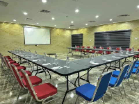 โรงแรมบูเลอวาร์ดโอแวร์ริ โรงแรมในโอเวร์รี