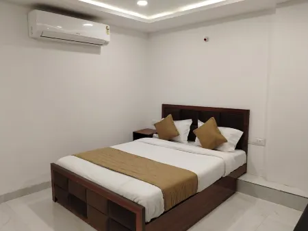 Hotel Shiv Отели рядом с Аэропорт Индор