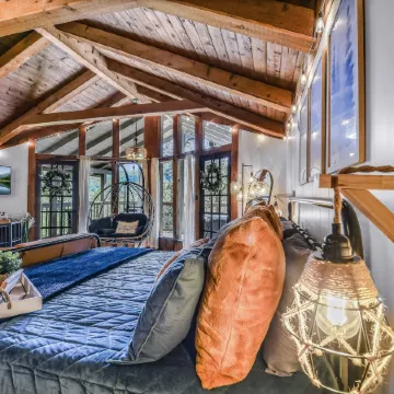 Cliff Haven 1 Bedroom Cabin by RedAwning