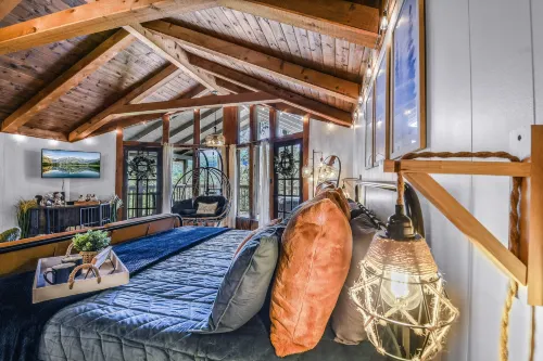 Cliff Haven 1 Bedroom Cabin by RedAwning Hotels in Blount County
