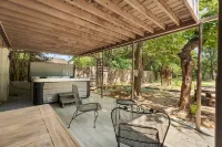 5BR Relaxation Haven Hot Tub Pool Table Fun M Hotels in Warr Acres