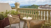 Twin Lakes Hotel near Tagaytay - Bergblick