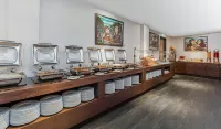 DoubleTree by Hilton Quebec Resort - breakfast