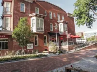 The Conwell Inn Hotels near Mutter Museum