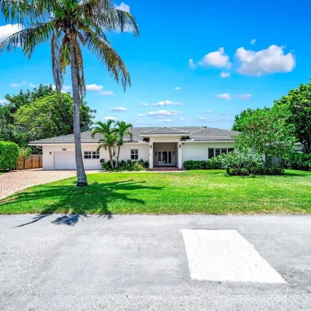 Pool! Walk to Private Beach & Historic Lighthouse!
