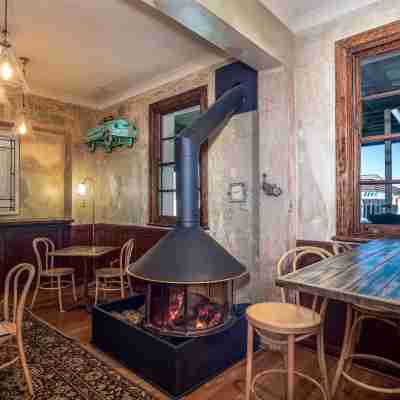 Metropolitan Hotel Dining/Meeting Rooms