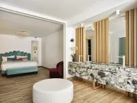 Cresanto Luxury Suites Hotels in Santorini