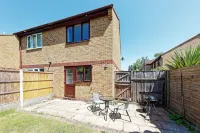 Lovely 2-Bed House in Kent - Parking Available Hotels in 