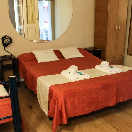 Casi Guemes Hotel Отели рядом с достопримечательностью «Клиника «Алленде»»