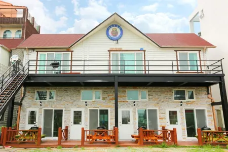 Matryoshka Pension Отели рядом с достопримечательностью «Jinha Beach»