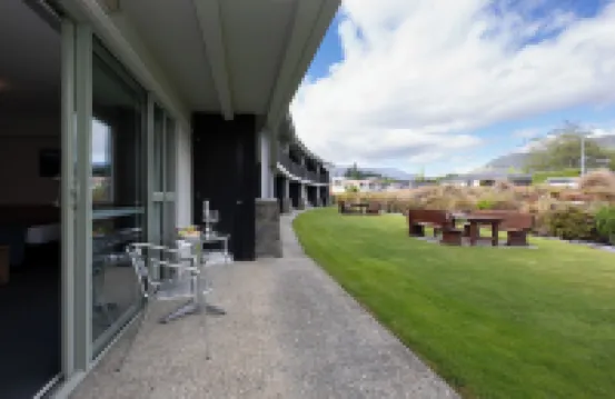 Clearbrook Motel & Serviced Apartments