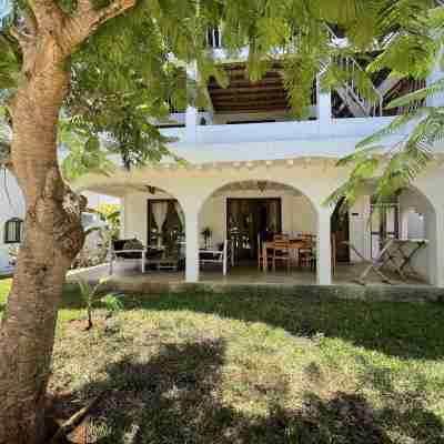 Breeze Residence Apartments Hotel Exterior