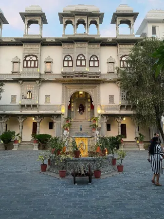 Hotel Amet Haveli Отели рядом с достопримечательностью «Bhartia Lok Kala»