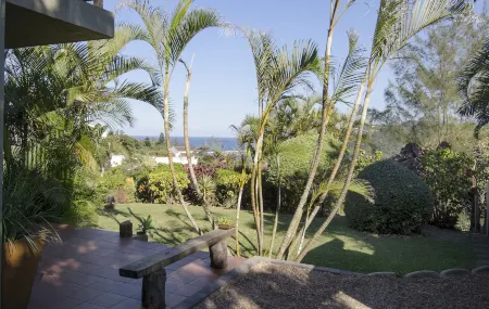 Villa la Mercy Guest Suite, No Load Shedding or Water Outages Отели в г. Umdloti