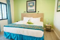 Maxwell Del Mar Hotel Hotels near The Lion At Gun Hill