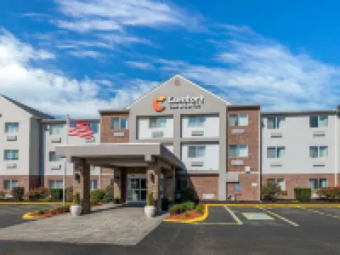 曾斯維爾市中心的舒適套房酒店 馬斯金格姆縣酒店