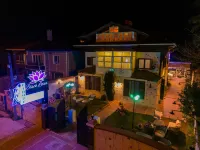 Black Lotus İzmir Hotel berhampiran Ümit"in Bahçesi