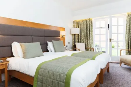 Champneys Forest Mere Отели в г. Рогейт