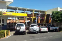 Isa Hotel - parking