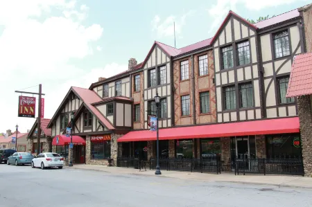 Ye Old English Inn Отели рядом с достопримечательностью «165 Scenic Overlook»