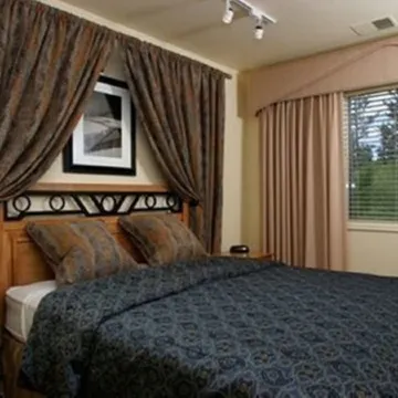 Lodge at Kingsbury Crossing