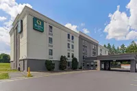 Red Roof Plus+ Easton Hotels in Palmer Township