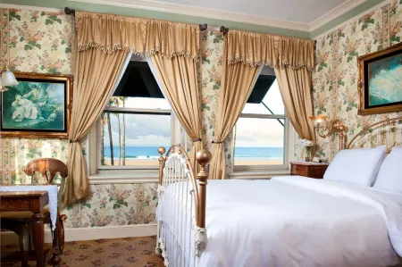 Doryman's Oceanfront Inn