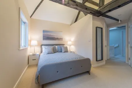 Central Windsor Apartment Facing the Castle Отели рядом с достопримечательностью «St George's Chapel»