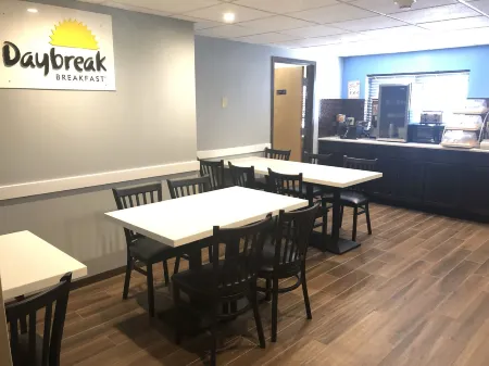 Days Inn by Wyndham Grove City Columbus South