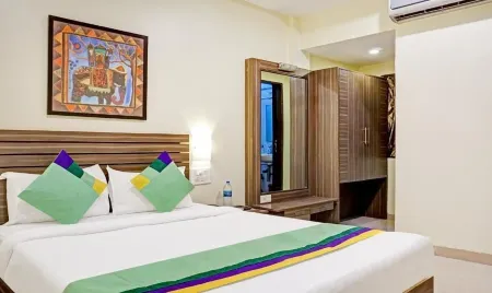 Hotel Madhav International Pune Railway Station Отели рядом с достопримечательностью «Bund Garden»