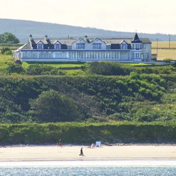 Cullen Bay Hotel