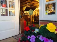 The Carpenters Arms Hotel a Woolstone