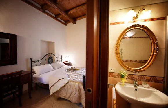 柯爾奇歐裏廣場民宿