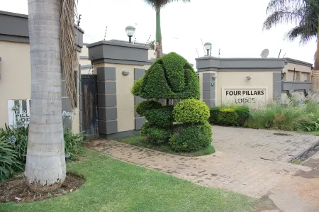 Four Pillars Lodge