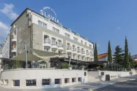 Grand Hotel Slavia Các khách sạn ở Baska Voda