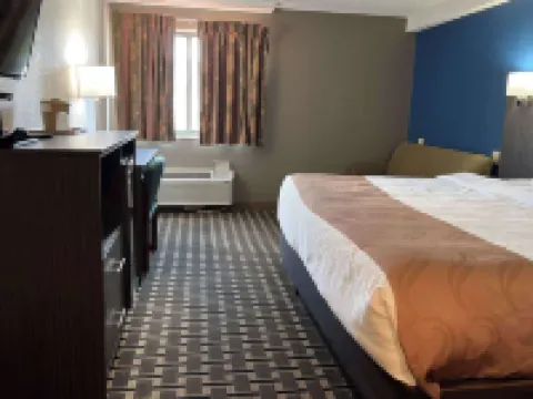Quality Inn & Suites Louisville East Hotels in Hurstbourne