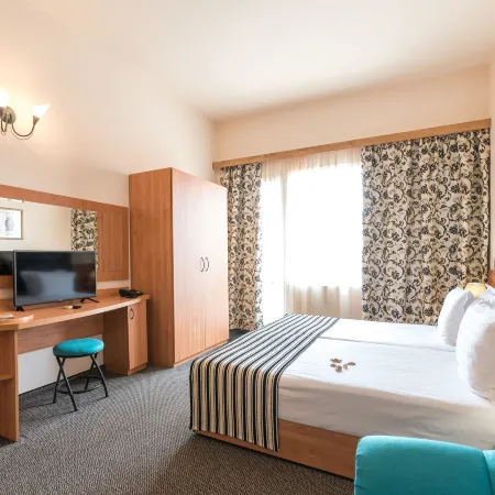 Lotus Family Hotel - Free Parking
