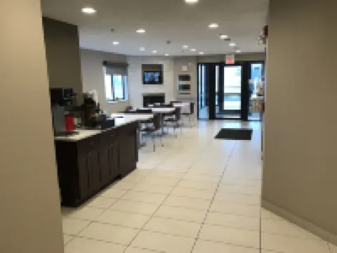 수퍼 8 바이 윈덤 모니