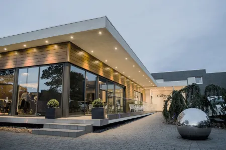 Carlton Hotel Отели в г. Монктон