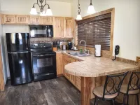 Yellowstone Riverside Cottages Hotels in Gardiner
