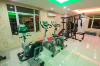 Grand Pela Hotel & Suites - Gym