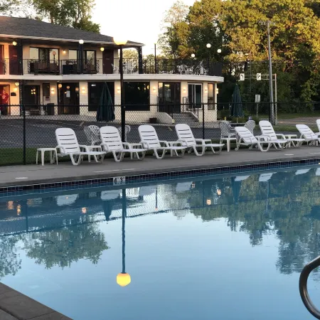 Amber's Inn and Suites