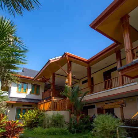 BaanPondchanok Hotel