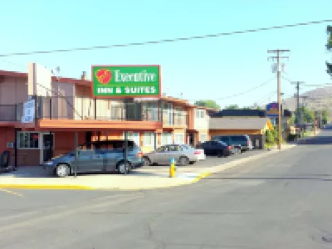 Executive Inn & Suites Hotels in Lakeview